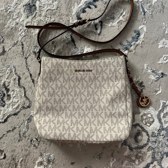 Michael Kors Crossbody Jet Set Large Messenger Bag - Picture 1 of 9